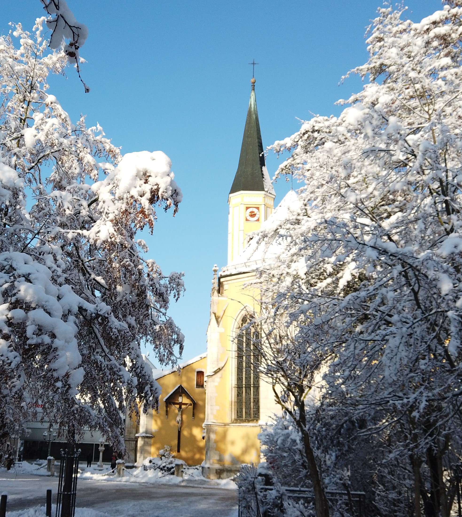 20190204_Stadtpfarrkirche_im_Schnee.jpg  