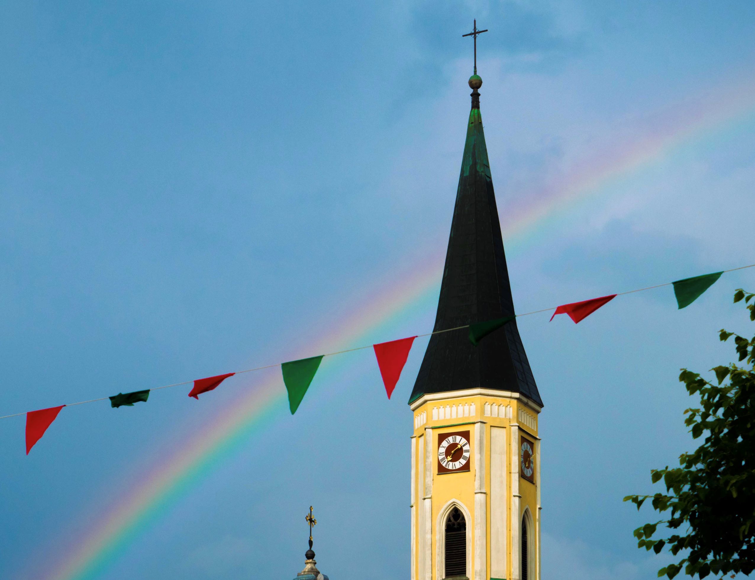Stadtpfarrkirche-Turm-Regenbogen.jpg  