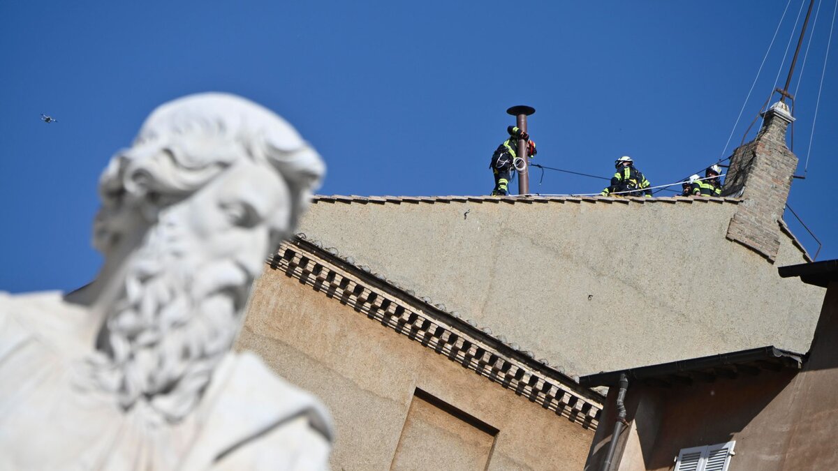 schornstein_auf_der_Sixtina.jpg  